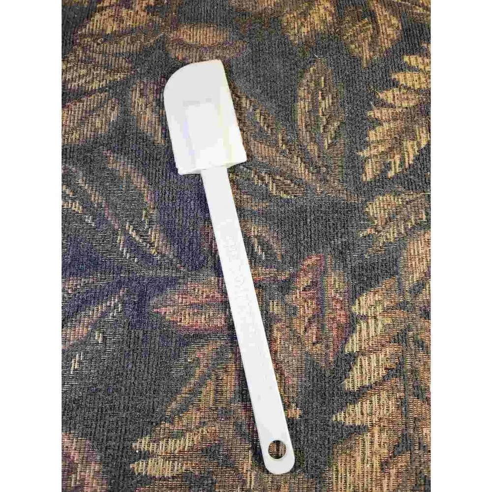 Pampered Chef Classic Scraper